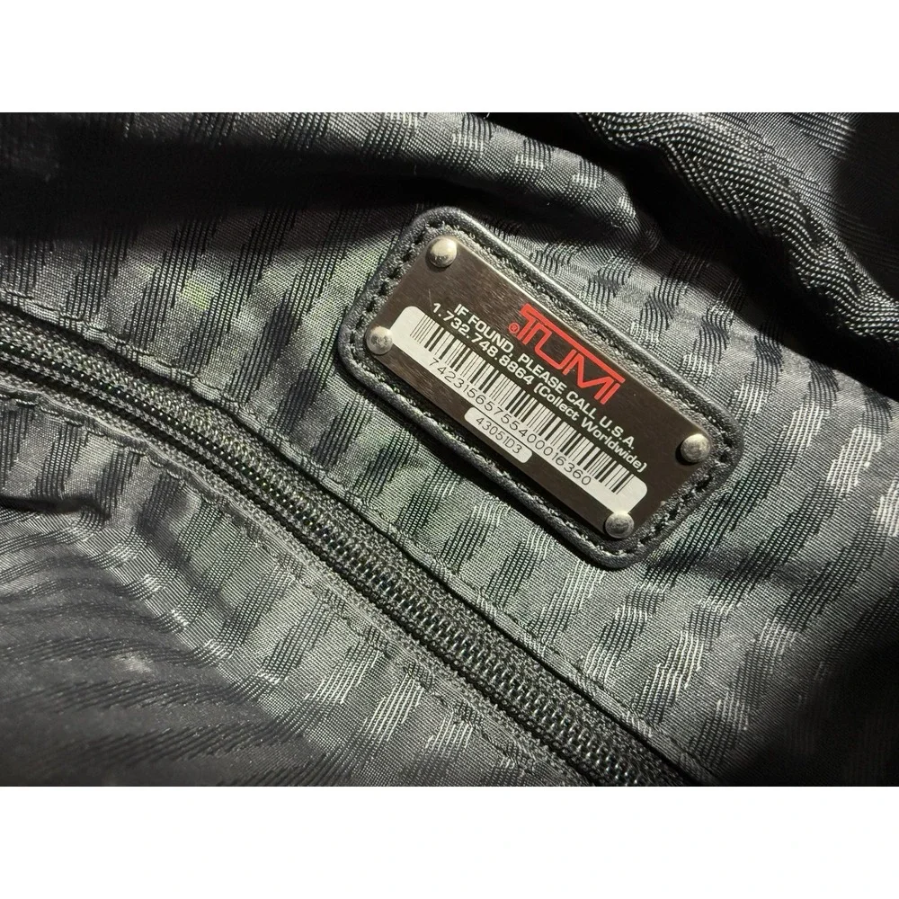 Tumi signs peeling